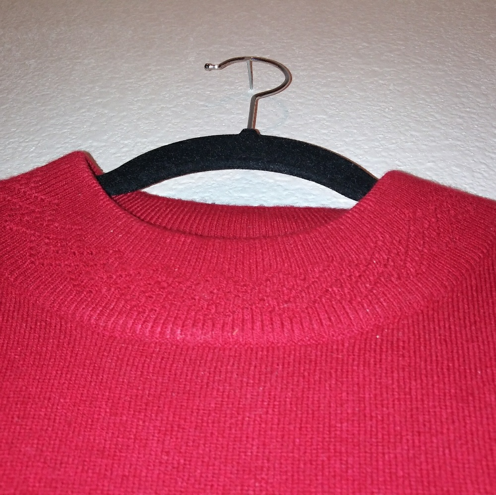 Ladies red long sleeve pullover